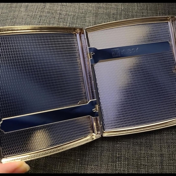 NEW! Elegant Skull And Scroll Embossed Cigarette Case - Picture 6 of 6